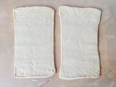 Булочки из слоеного теста с яблоками