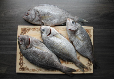 Дорадо целиком в духовке