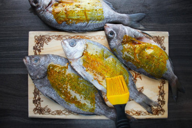 Дорадо целиком в духовке