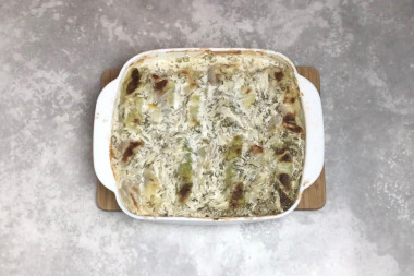 Голубцы в сметанном соусе в духовке