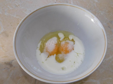 Гренки с яйцом на сковороде