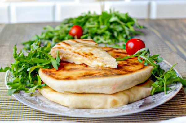 Хачапури с творогом и сыром на сковороде