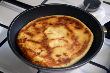 Хачапури с творогом и сыром на сковороде