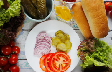 Хот дог в домашних условиях в булочке с сосиской