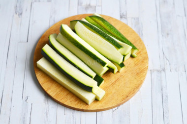 Кабачки жареные на сковороде с чесноком