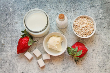 Каша с клубникой