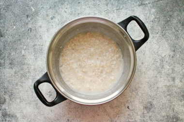 Каша с клубникой