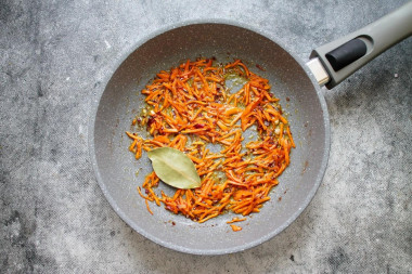 Классические фрикадельки из фарша в соусе