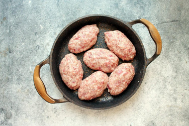 Классические котлеты из свинины