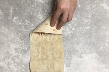 Конвертики из лаваша с разными начинками на сковороде