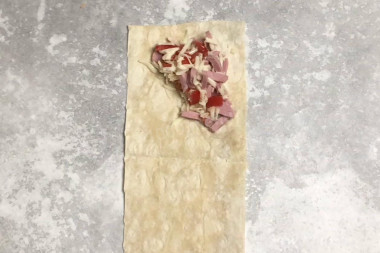 Конвертики из лаваша с разными начинками на сковороде