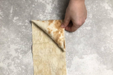 Конвертики из лаваша с разными начинками на сковороде