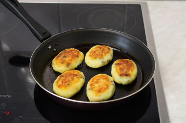 Котлеты постные картофельные на сковороде