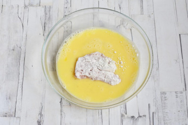 Курица в панировке на сковороде