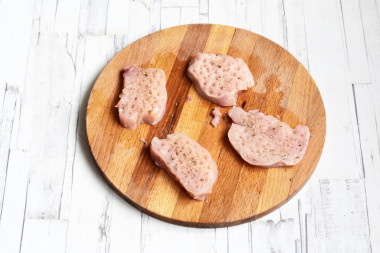 Курица в панировке на сковороде