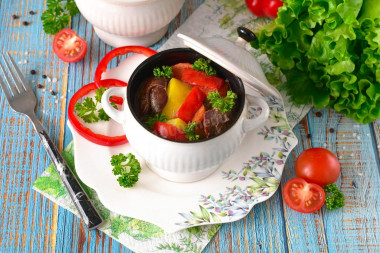 Куриная печень в горшочках в духовке