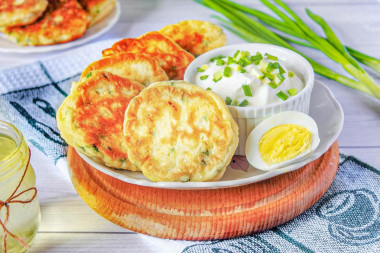 Ленивые пирожки с яйцом и зеленым луком