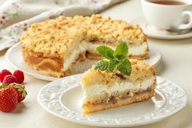 Насыпной пирог с творогом и яблоками в духовке