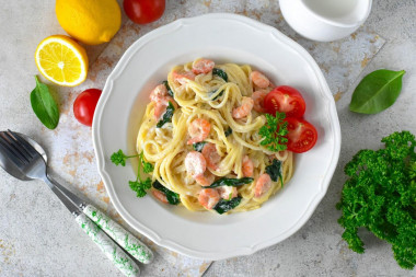 Паста с креветками и шпинатом