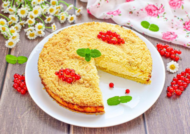 Пирог Крошка в духовке с творогом