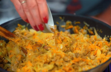 Пирожки с капустой мясом в духовке