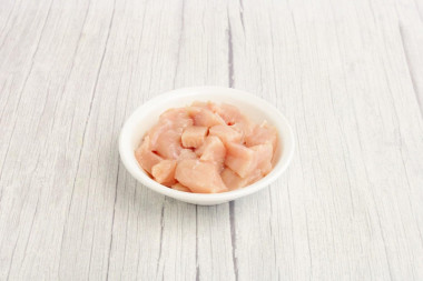 Рис с овощами и курицей на сковороде