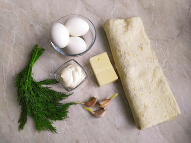 Рулет из лаваша с яйцом и сыром