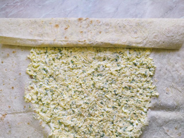 Рулет из лаваша с яйцом и сыром