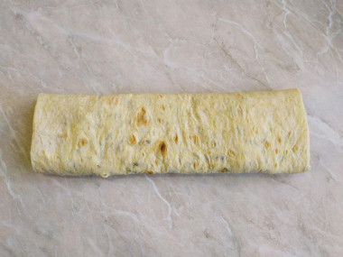 Рулет из лаваша с яйцом и сыром