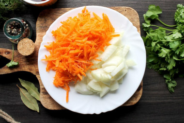 Рыба под маринадом из моркови и лука