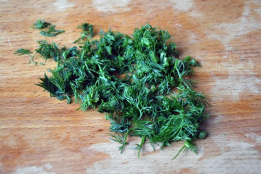 Салат с жареным адыгейским сыром и помидорами