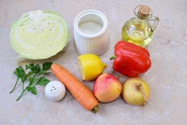 Салат витаминный из капусты и моркови и яблока без уксуса