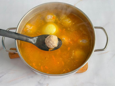 Щи с фрикадельками