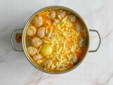 Щи с фрикадельками