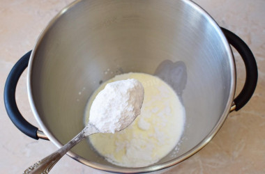 Сливки и творожный сыр крем для торта