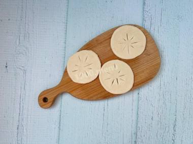 Слойки с яблоком и корицей