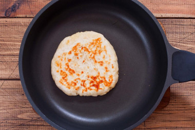 Сырные лепешки на сковороде