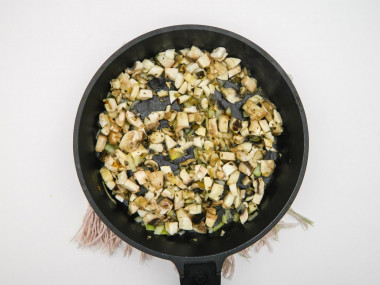 Тарталетки с грибами и сыром