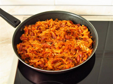 Тушеная капуста с фасолью