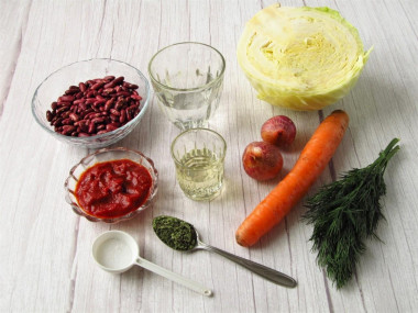 Тушеная капуста с фасолью