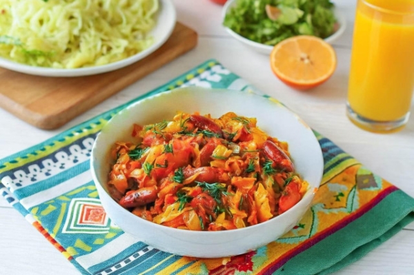 Тушеная капуста с фасолью