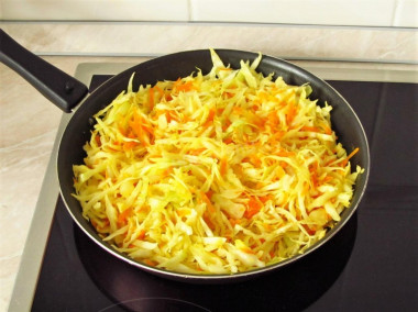 Тушеная капуста с фасолью