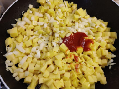 Тушеная картошка на сковороде без мяса