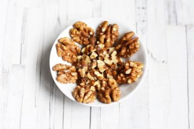 Запеченная груша в духовке с медом и орехами