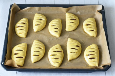 Булочки с повидлом из дрожжевого теста в духовке