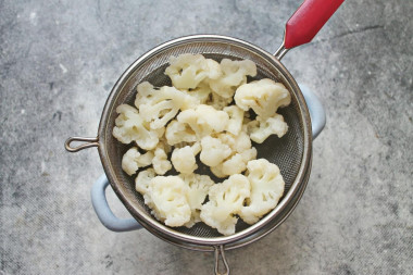 Цветная капуста с сыром на сковороде