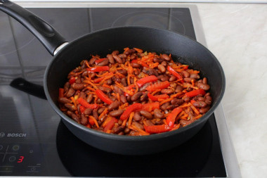 Фасоль с томатной пастой