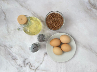 Гречка с яйцом на сковороде