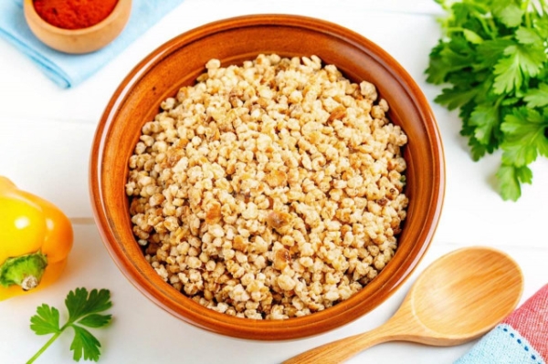 Гречка с яйцом на сковороде