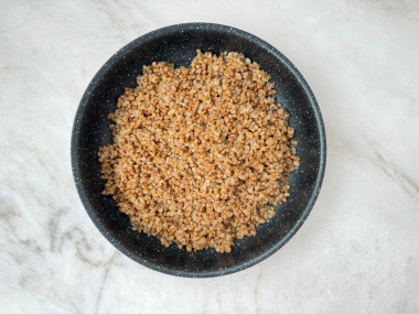 Гречка с яйцом на сковороде